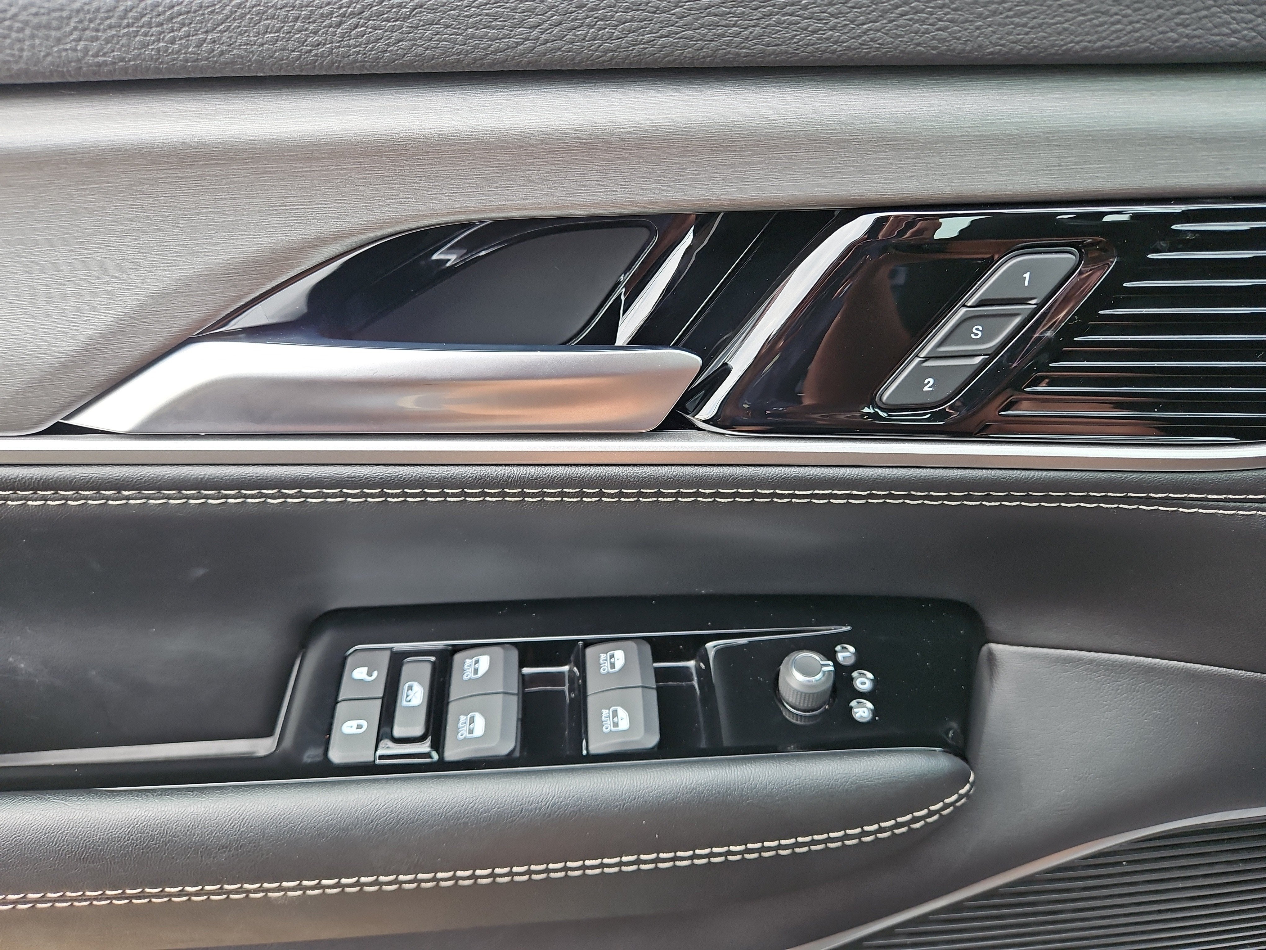 2025 Jeep Wagoneer L Base