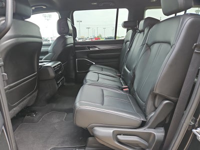 2025 Jeep Wagoneer L Base