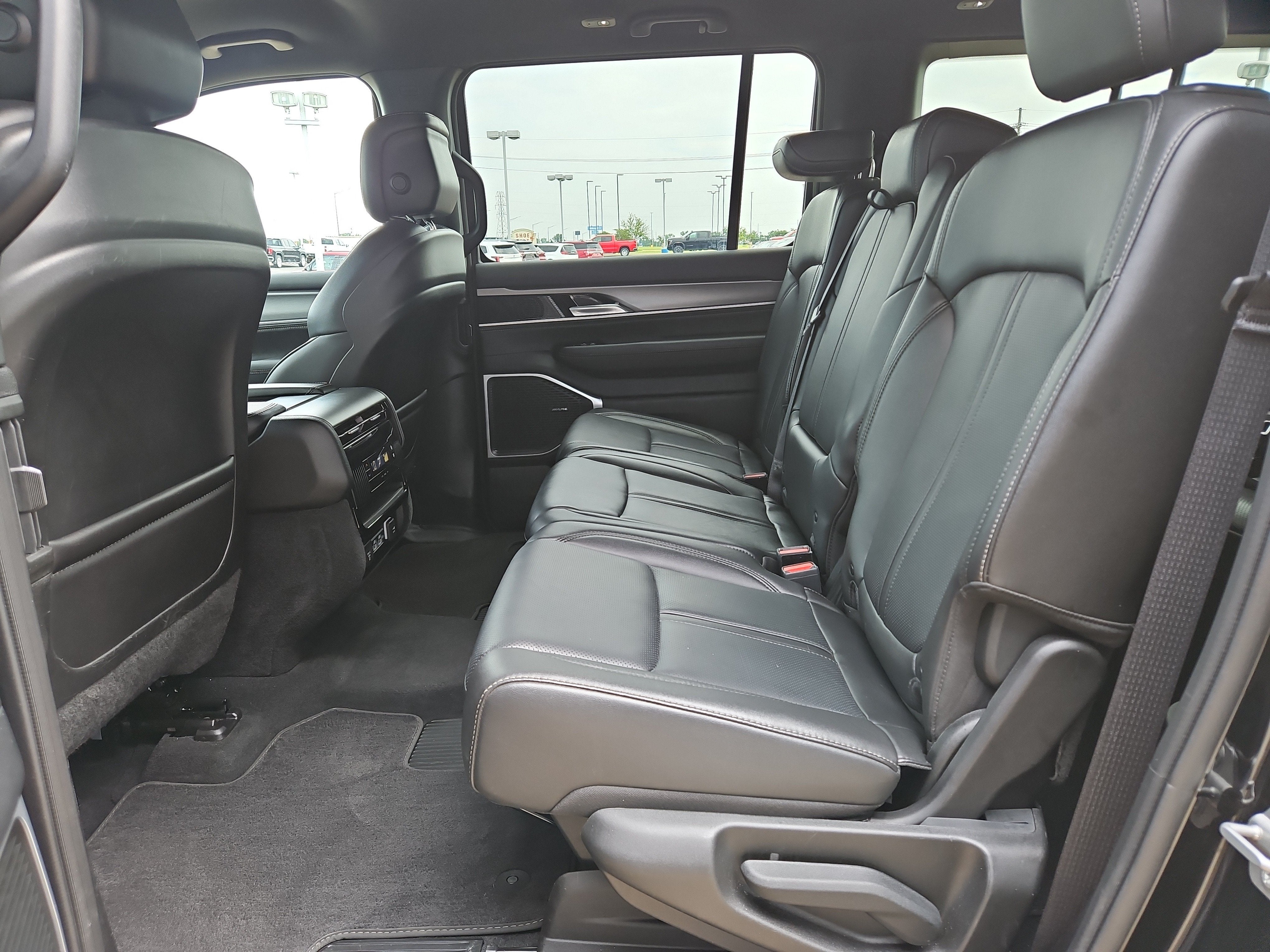 2025 Jeep Wagoneer L Base