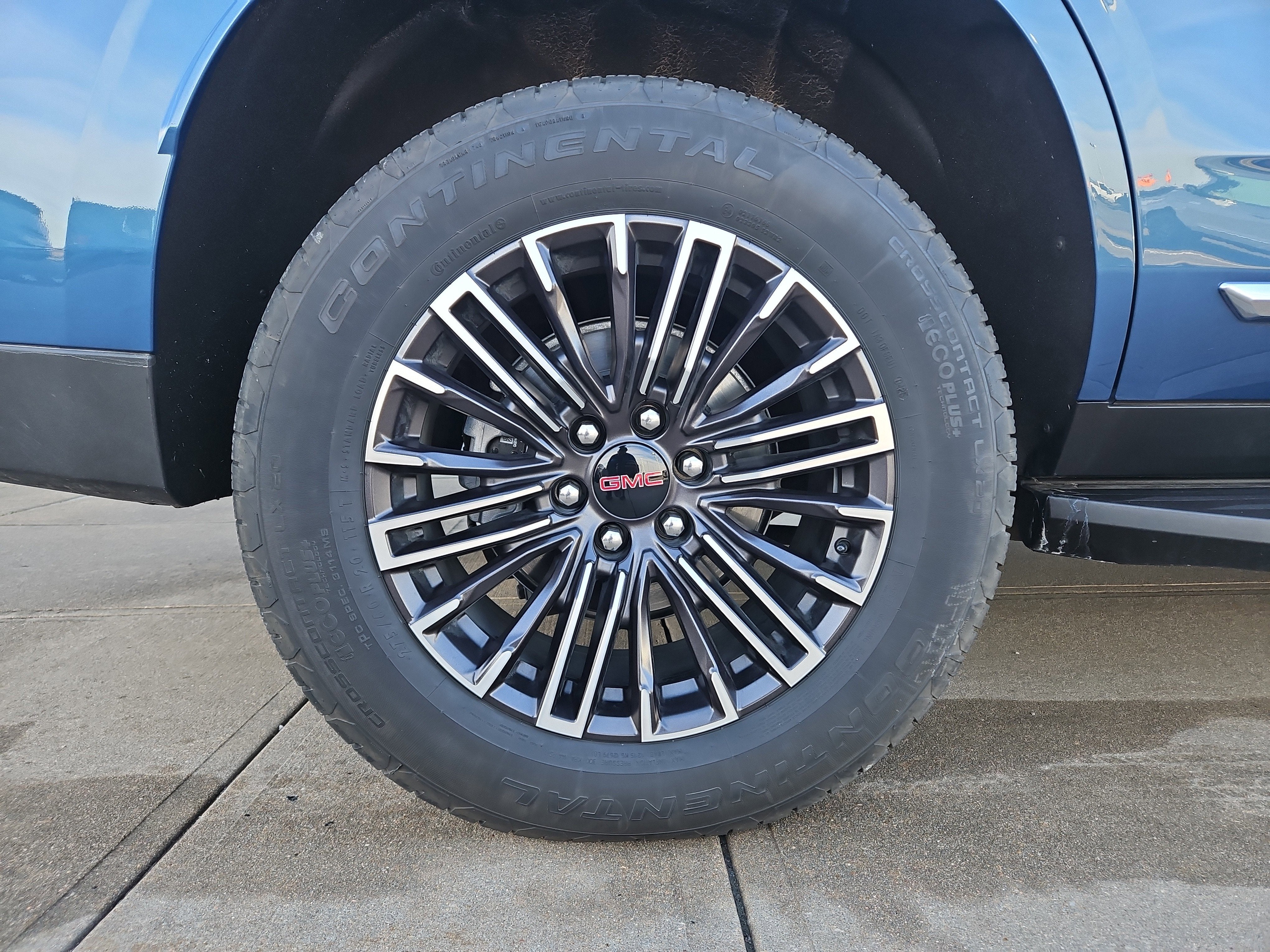 2025 GMC Yukon Elevation