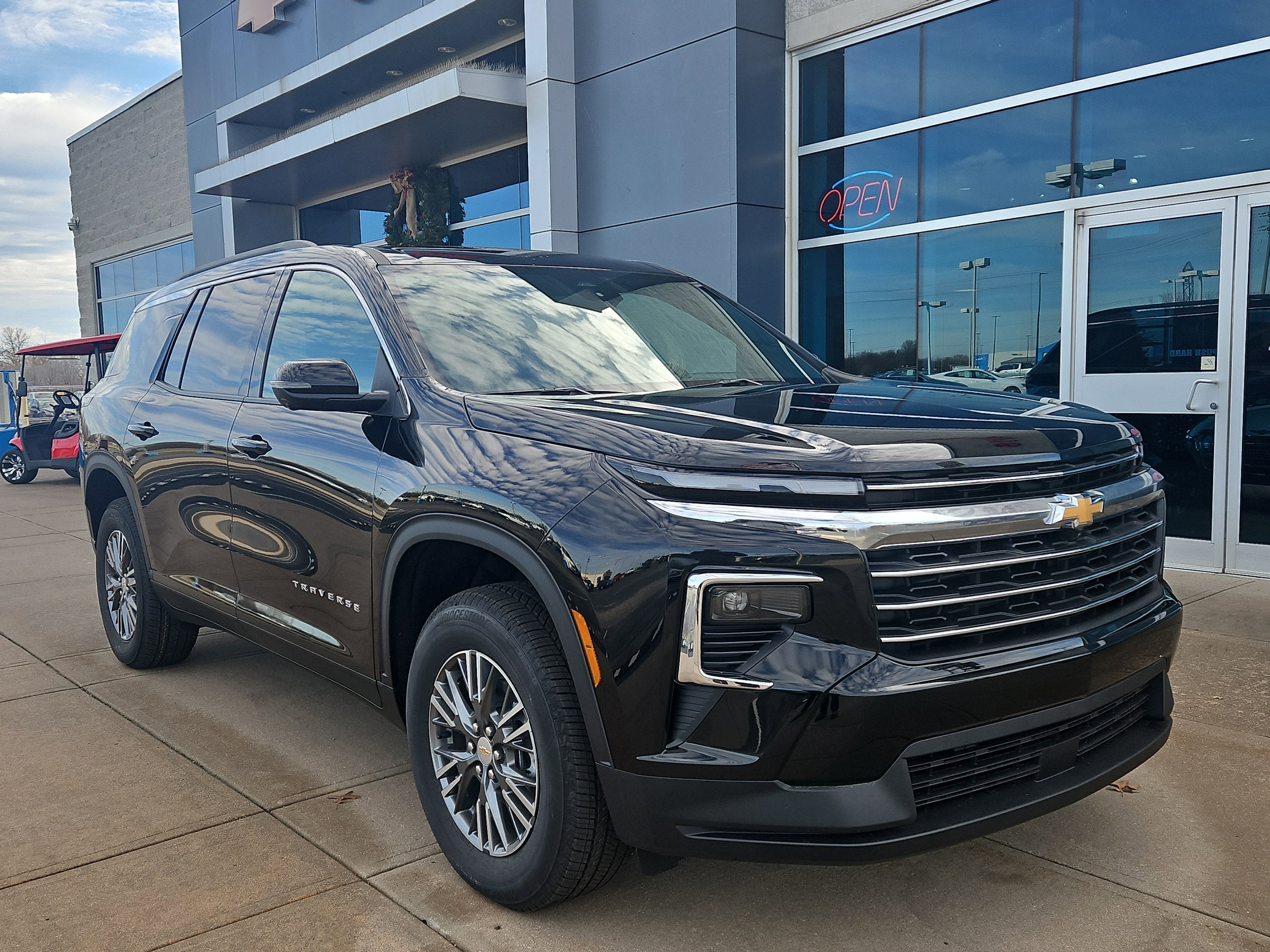 2025 Chevrolet Traverse LT