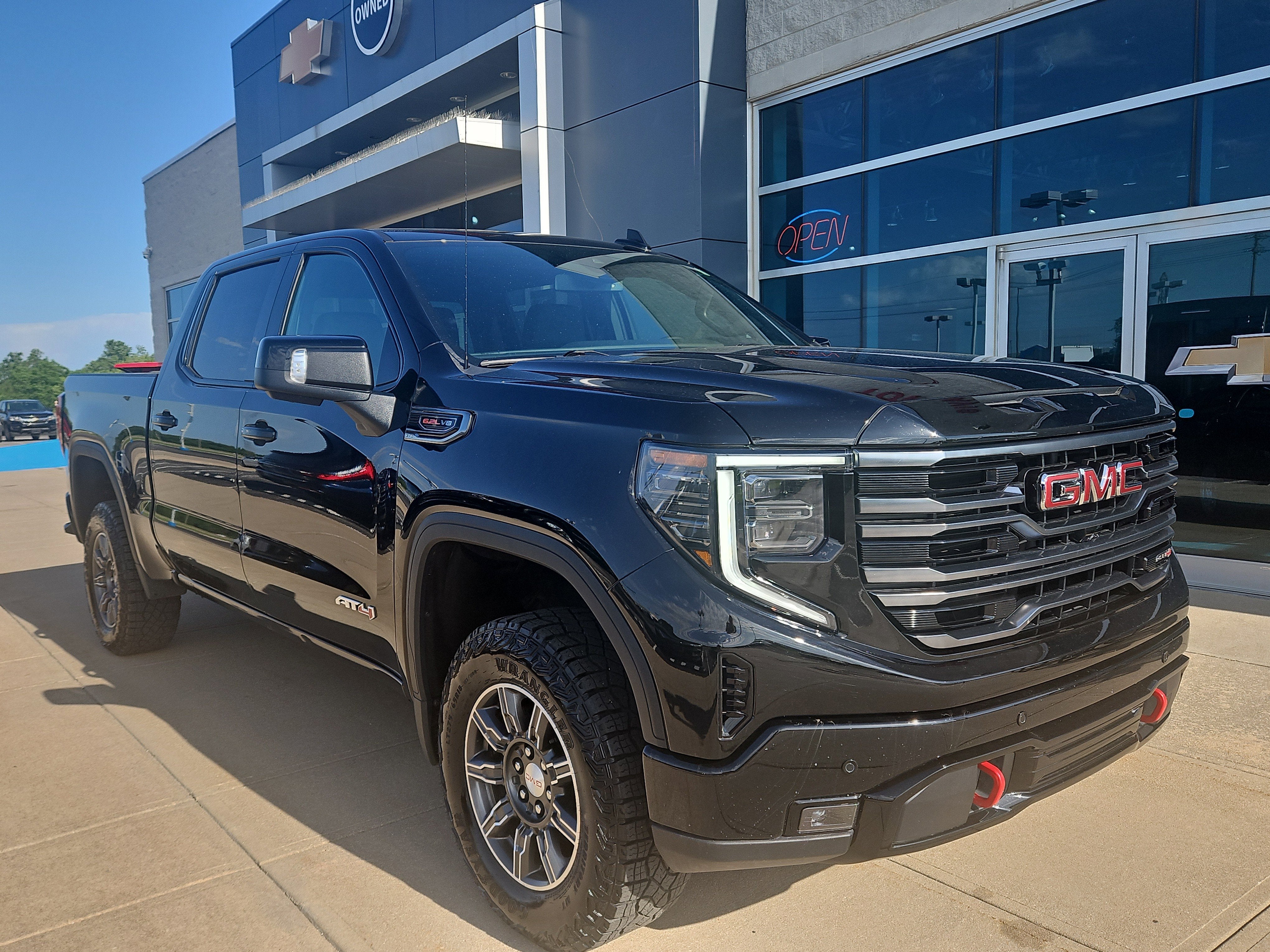 2025 GMC Sierra 4WD Crew Cab Short Box AT4's photo
