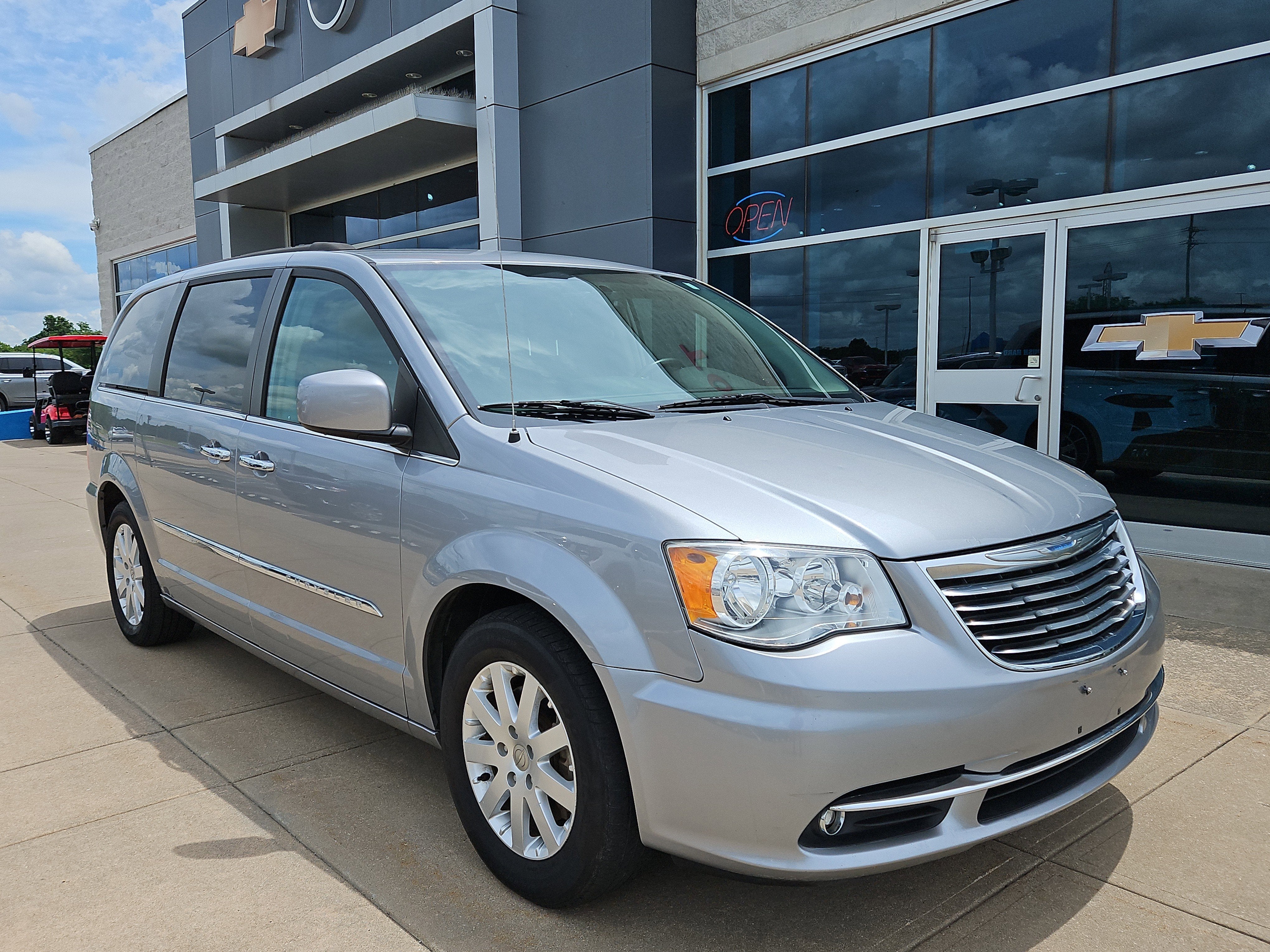 2015 Chrysler Town & Country Touring's photo