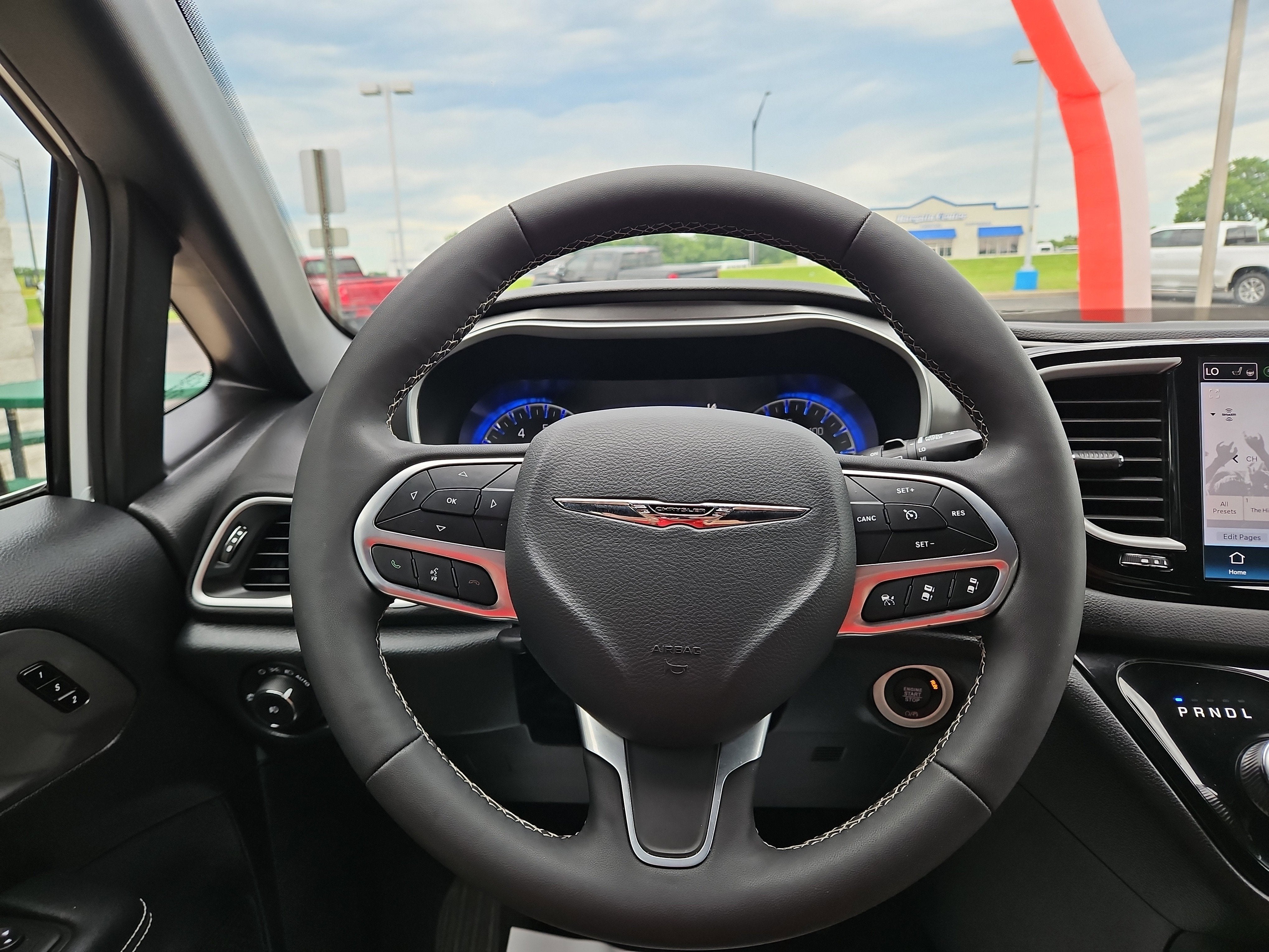 2025 Chrysler Pacifica Select