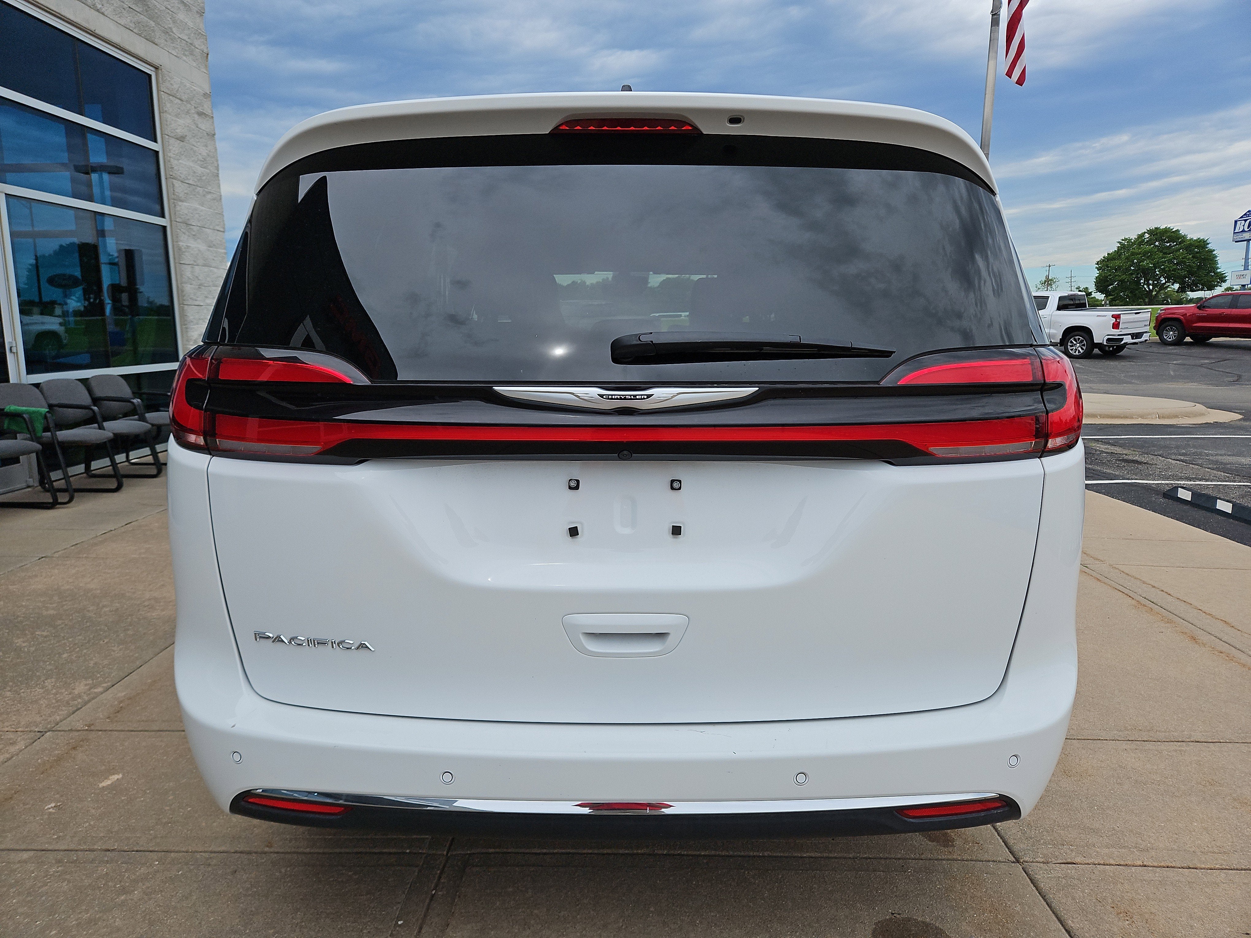 2025 Chrysler Pacifica Select