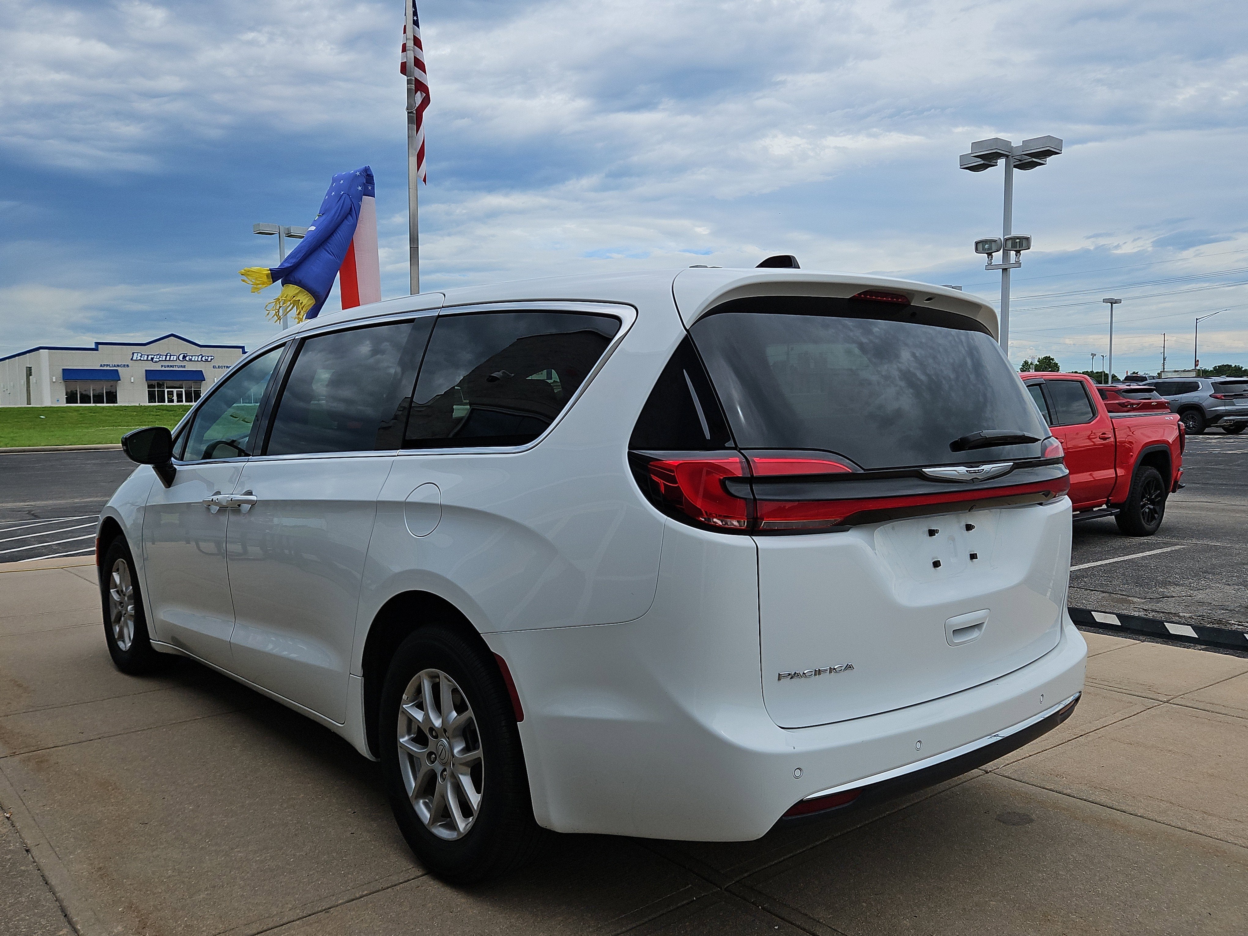 2025 Chrysler Pacifica Select