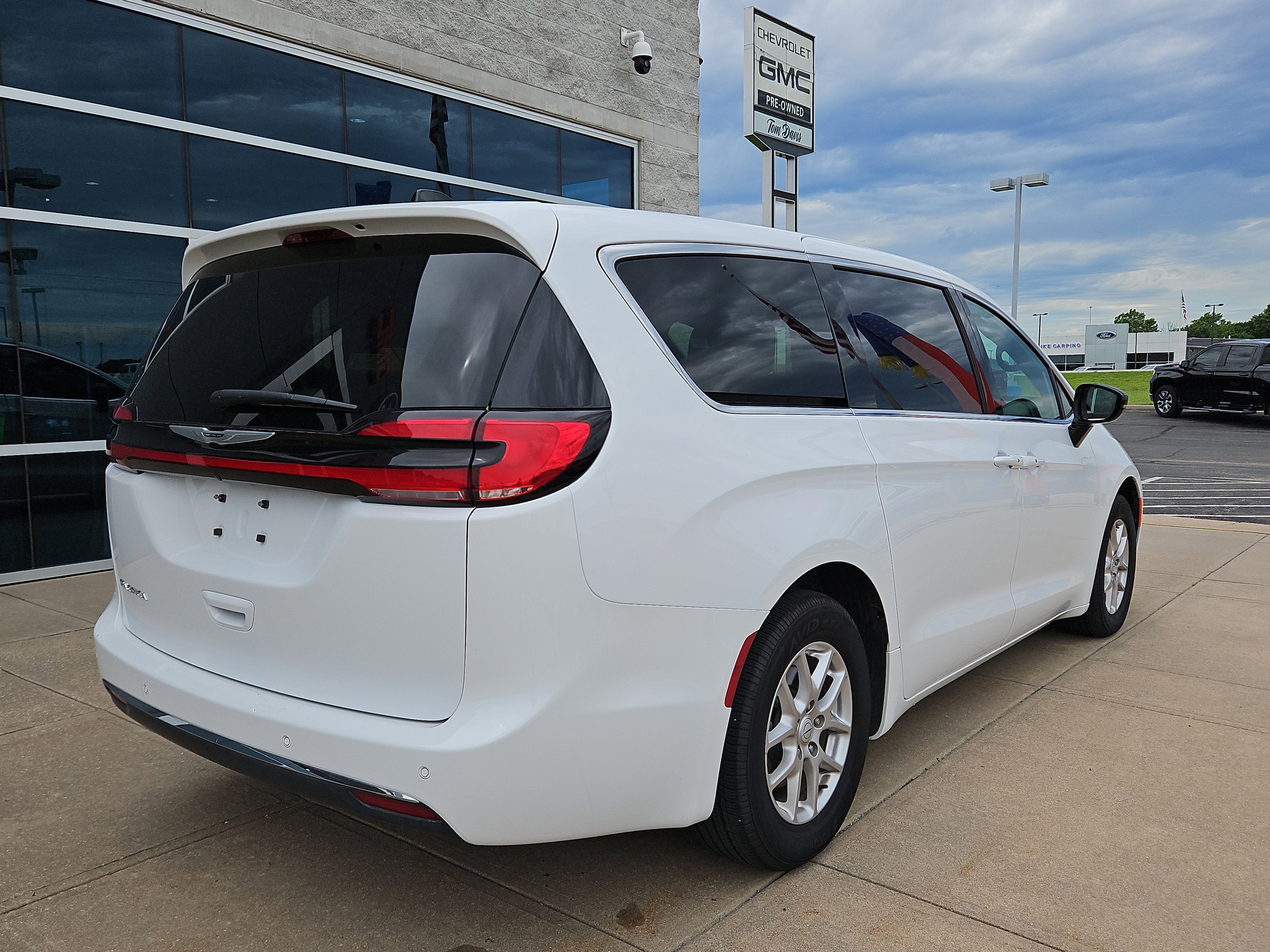 2025 Chrysler Pacifica Select