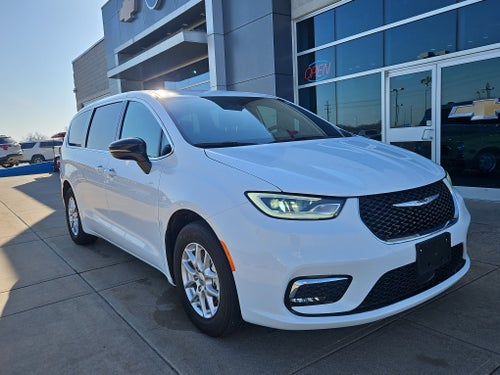 2025 Chrysler Pacifica Select