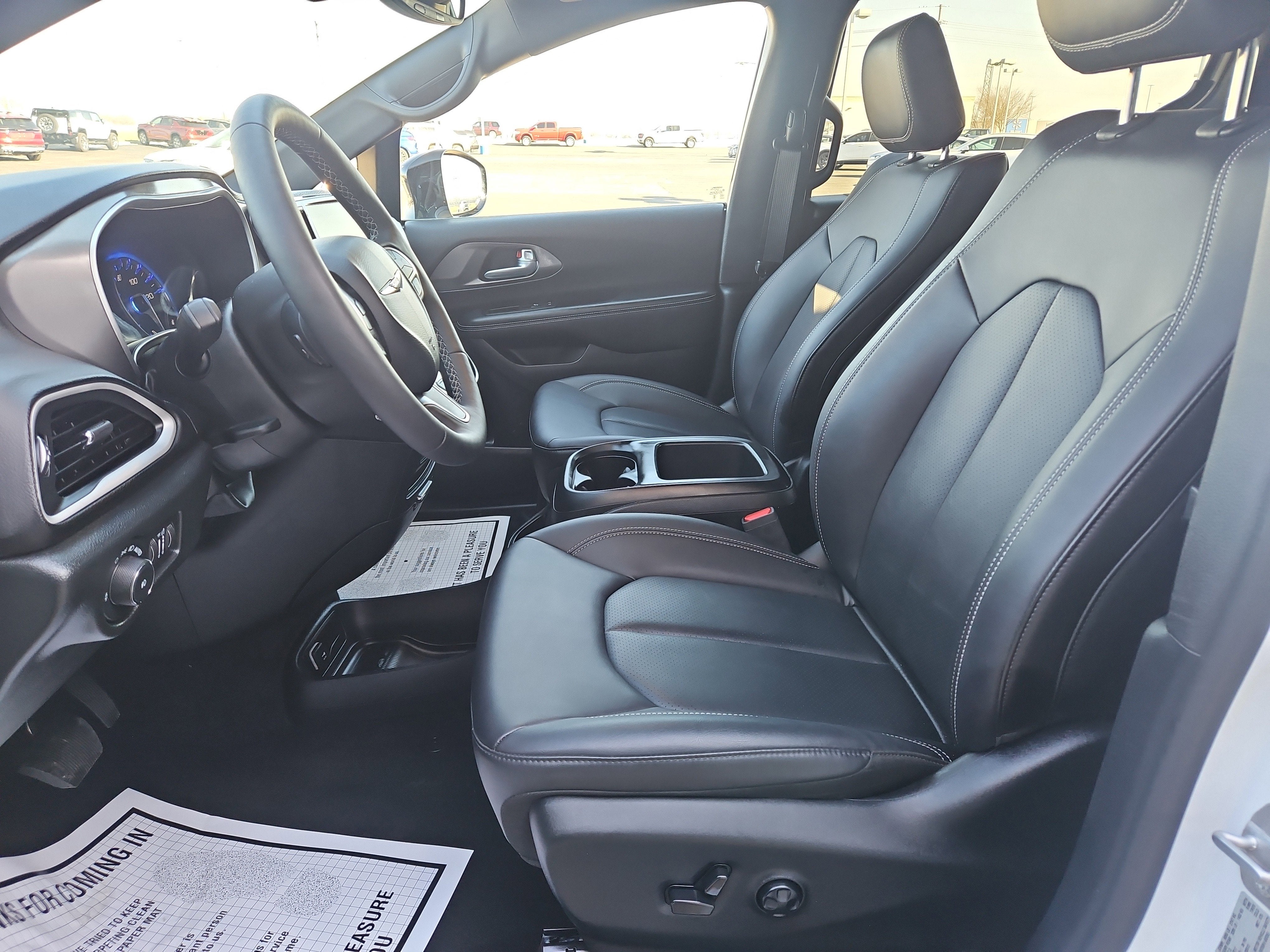 2025 Chrysler Pacifica Select