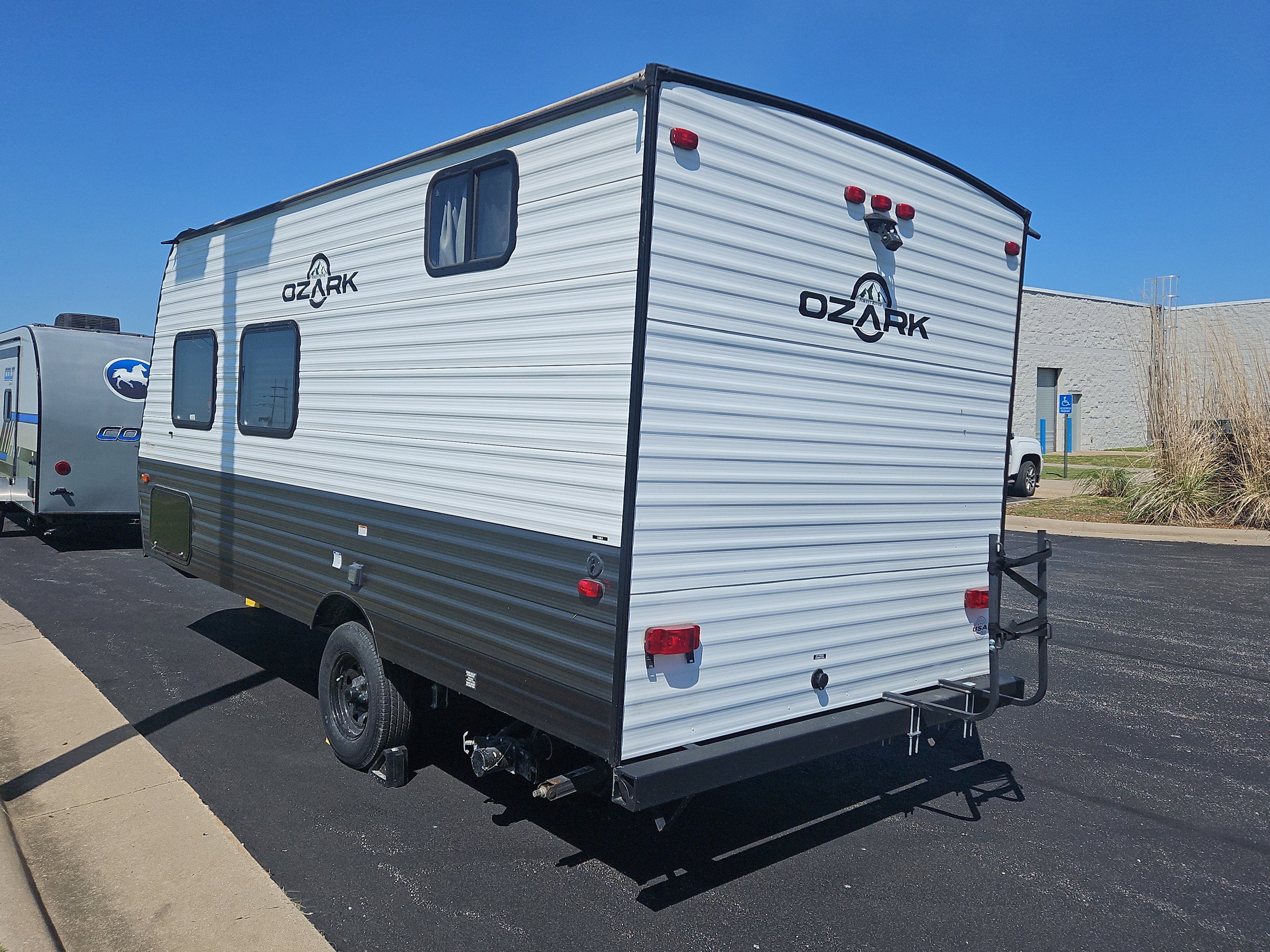 2023 FOREST RIVER OZARK Base