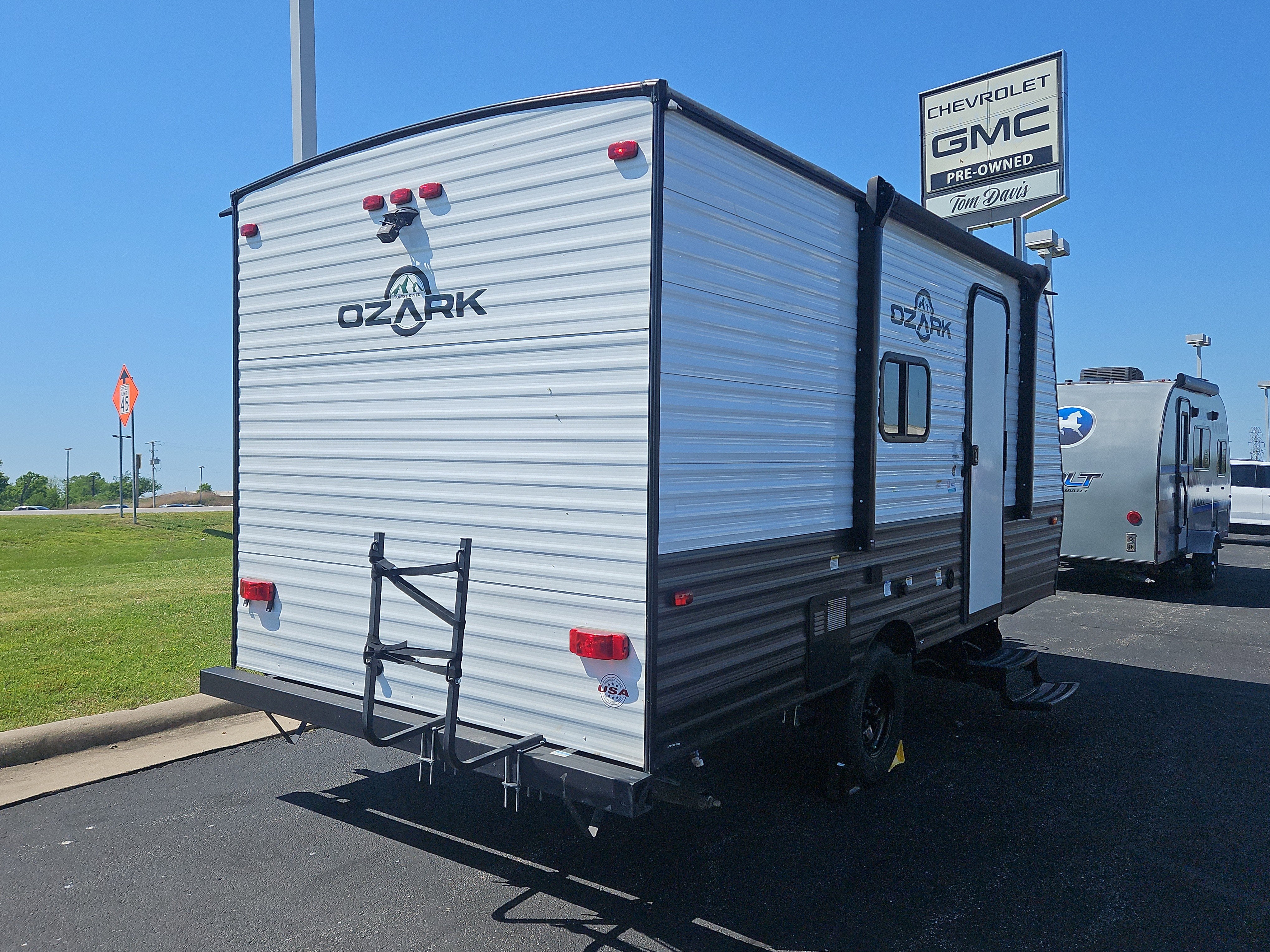 2023 FOREST RIVER OZARK Base