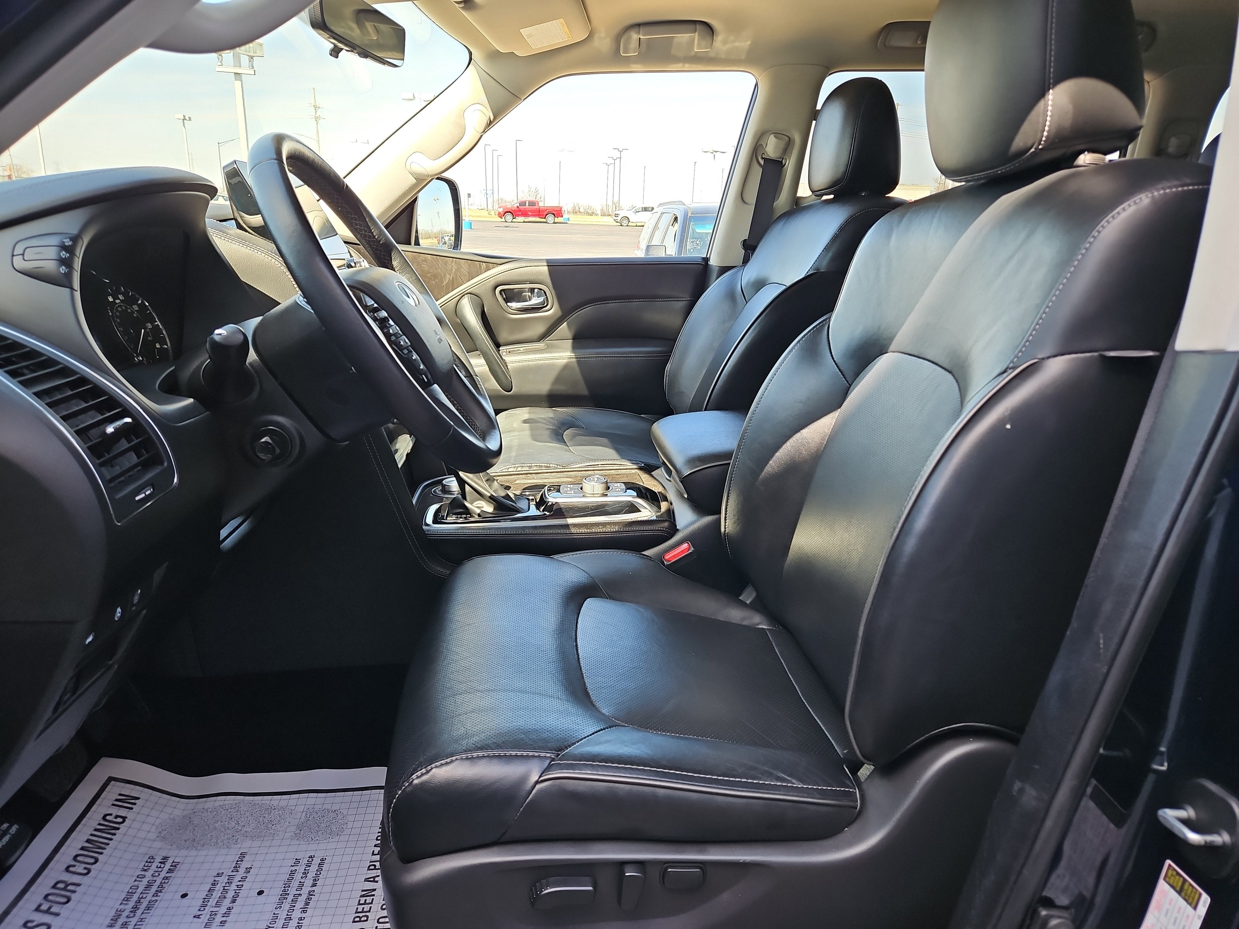 2024 INFINITI QX80 LUXE