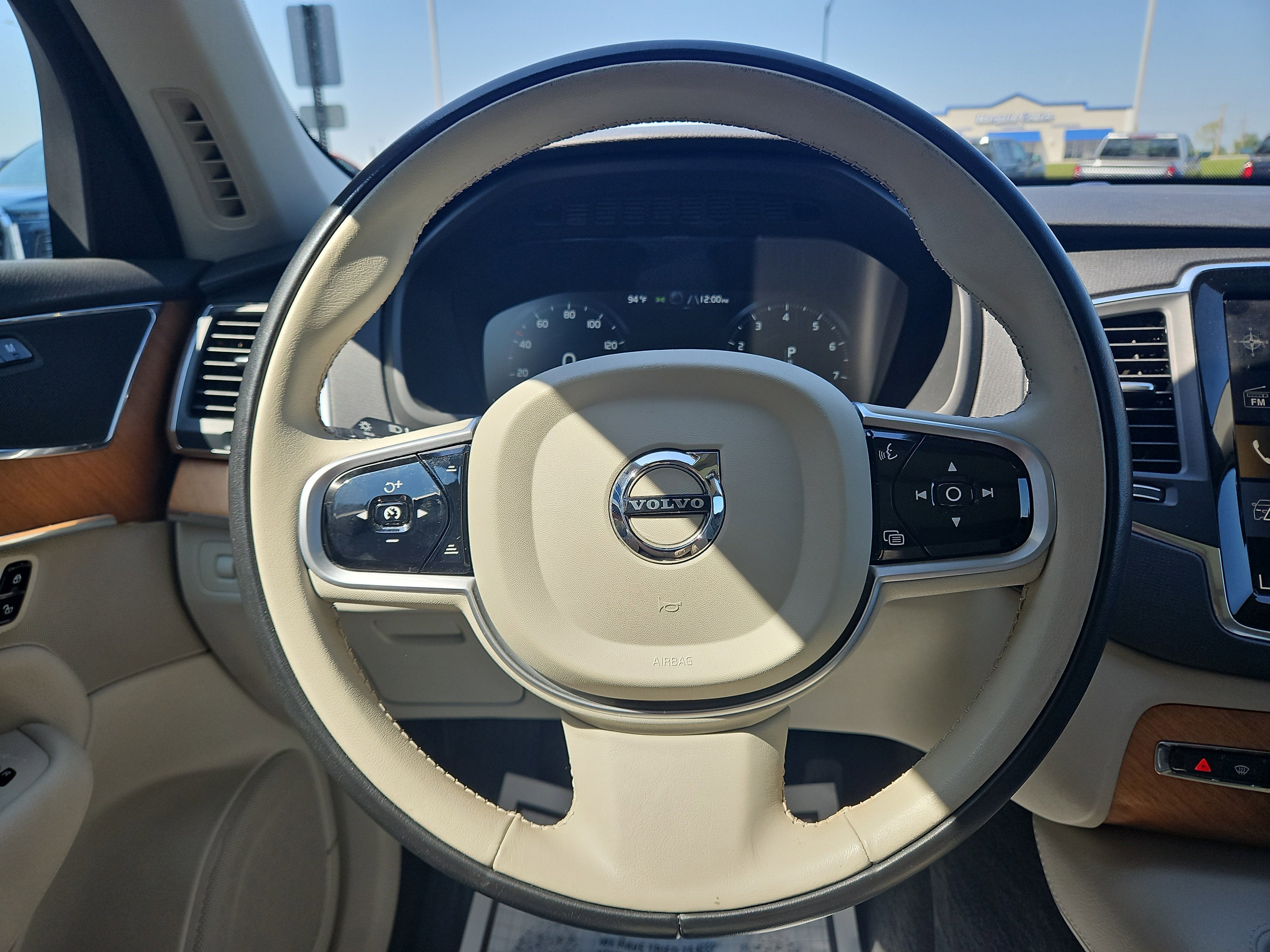 2021 Volvo XC90 Momentum