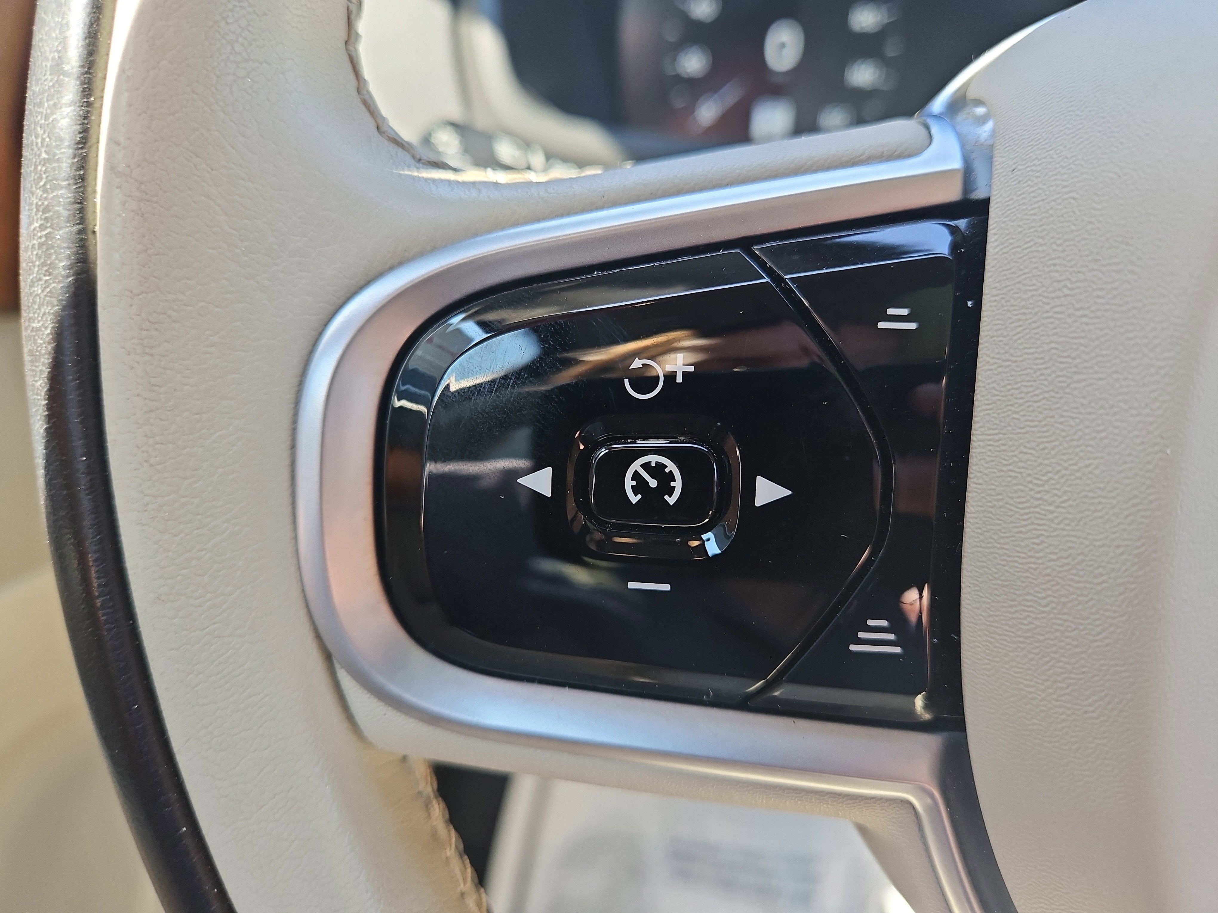 2021 Volvo XC90 Momentum