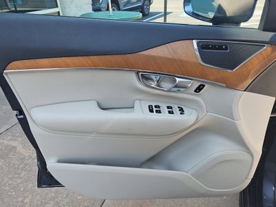 2021 Volvo XC90 Momentum