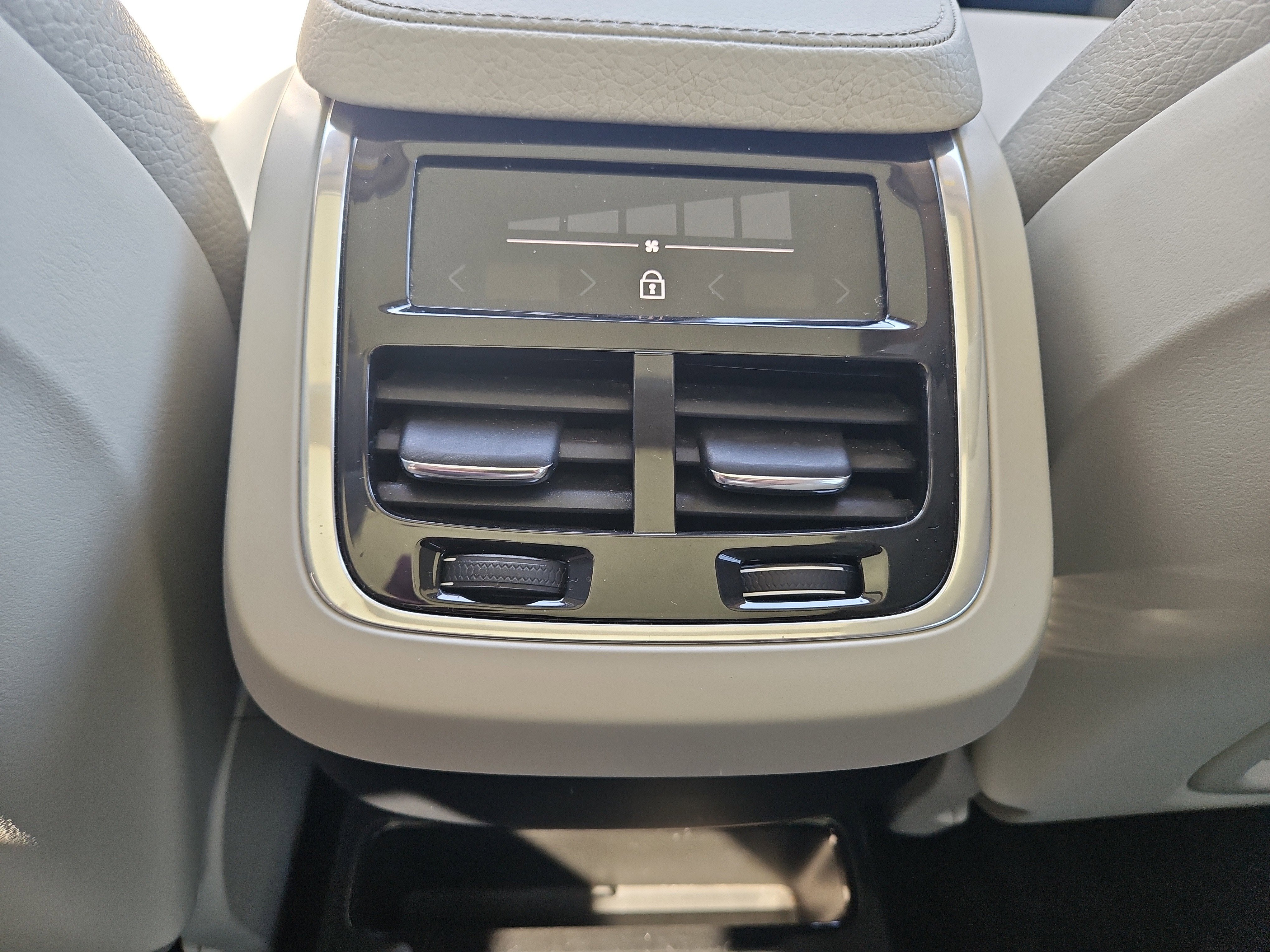 2021 Volvo XC90 Momentum