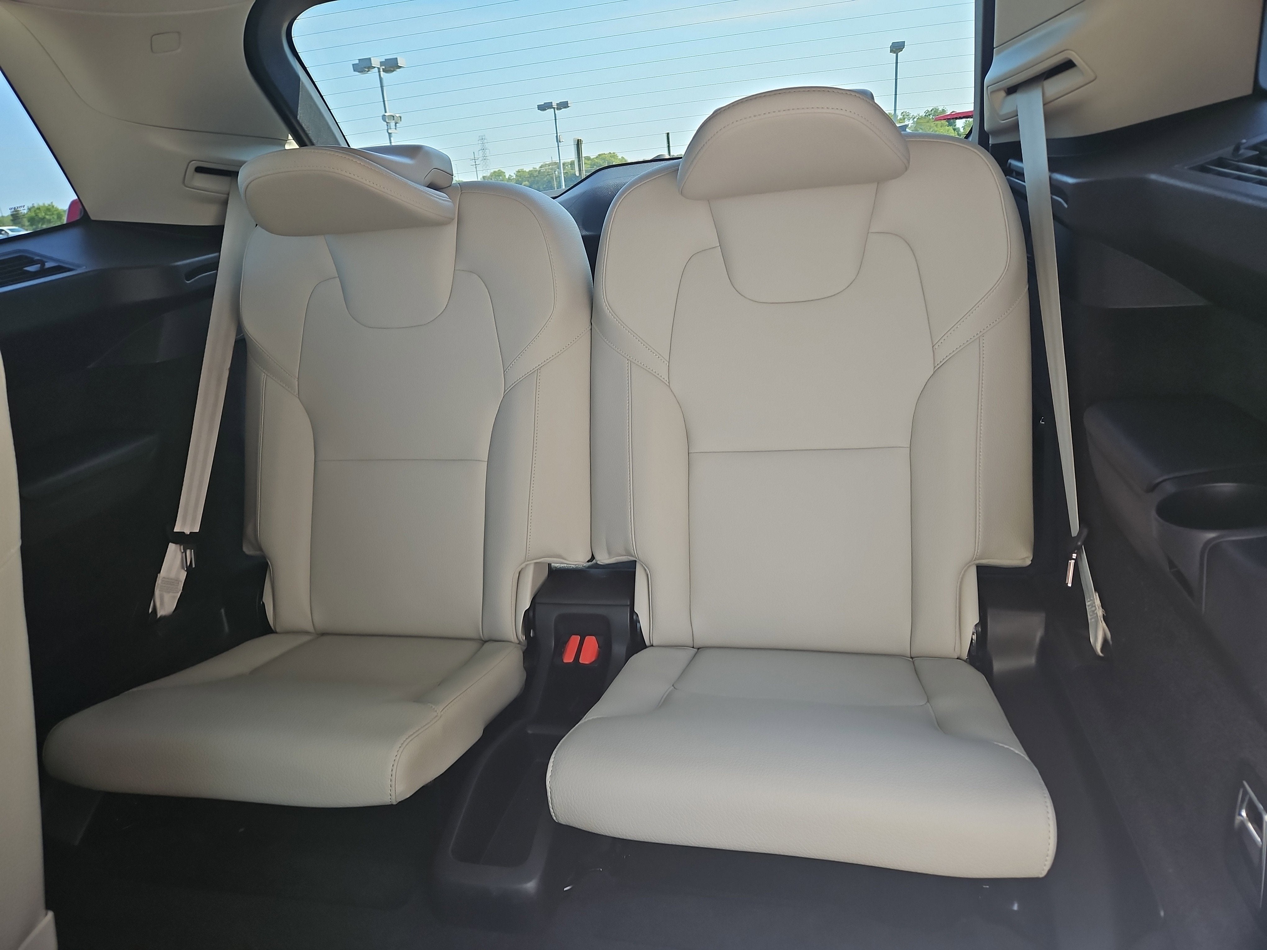 2021 Volvo XC90 Momentum